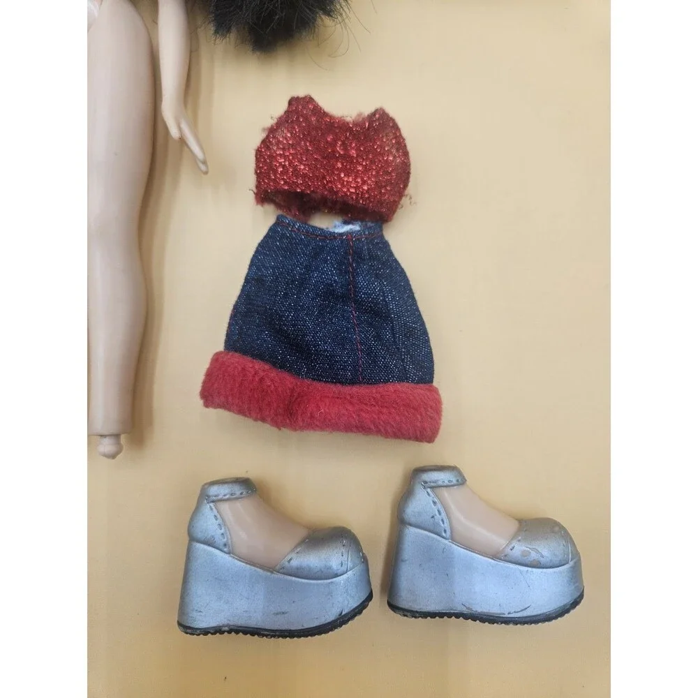 Bratz Black Hair Fashion Doll Lot w/ 2 Outfits, Platform Shoes & Bag Y2K 2000s